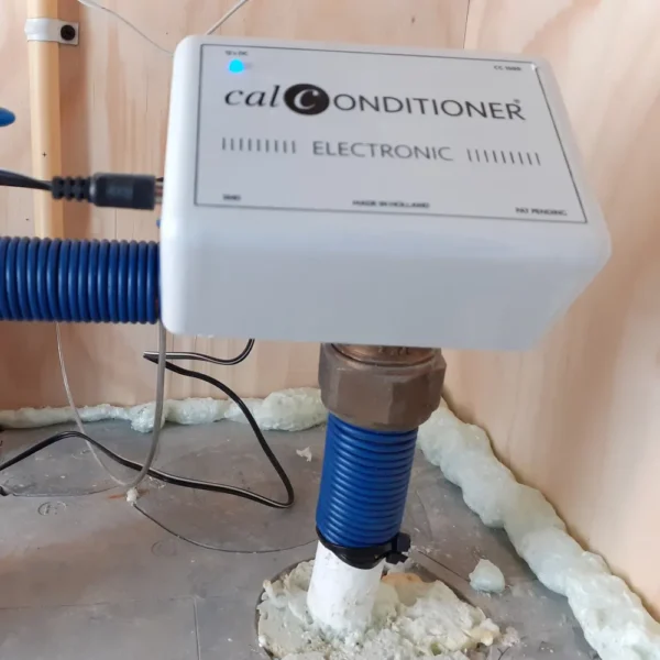 Waterontharder CC1500 van Calconditioner gemonteerd. Praktijkvoorbeeld 2